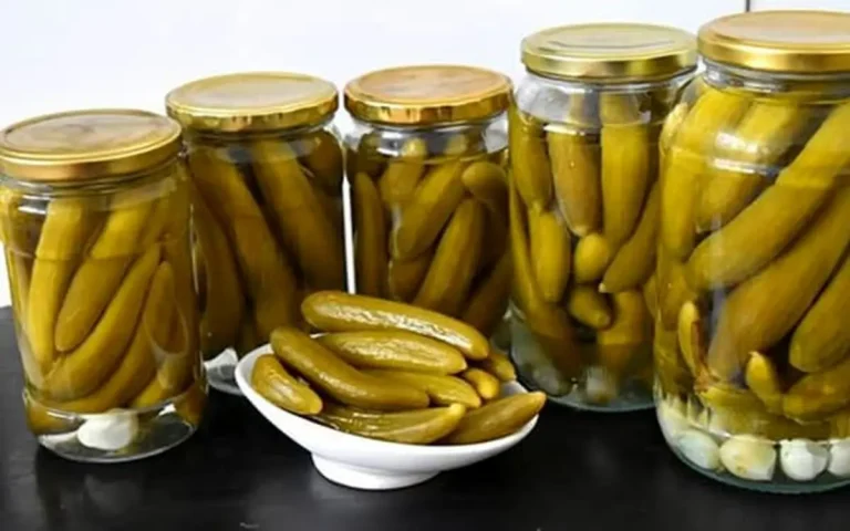 طرز تهیه خیارشور خوشمزه در یک روز